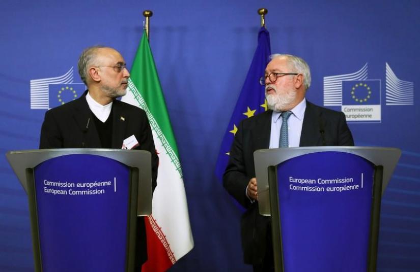 EU Energy Commissioner Miguel Arias Canete (right) and Iran`s nuclear chief Ali Akbar Salehi hold a joint news conference at the EC headquarters in Brussels, Belgium November 26, 2018. REUTERS