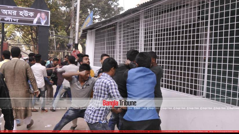 Dr Kamal's supporters attacked in Mirpur. PHOTO:Bangla Tribune/Nashirul Islam