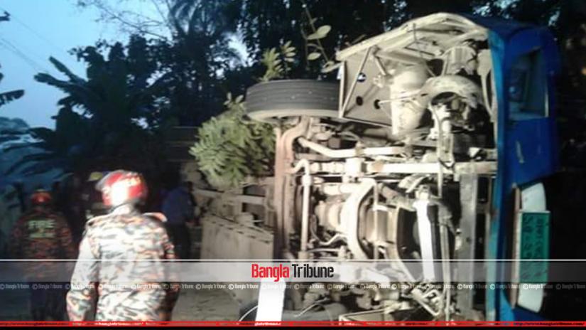 Bus crash in Bagerhat kills three, 20 injured