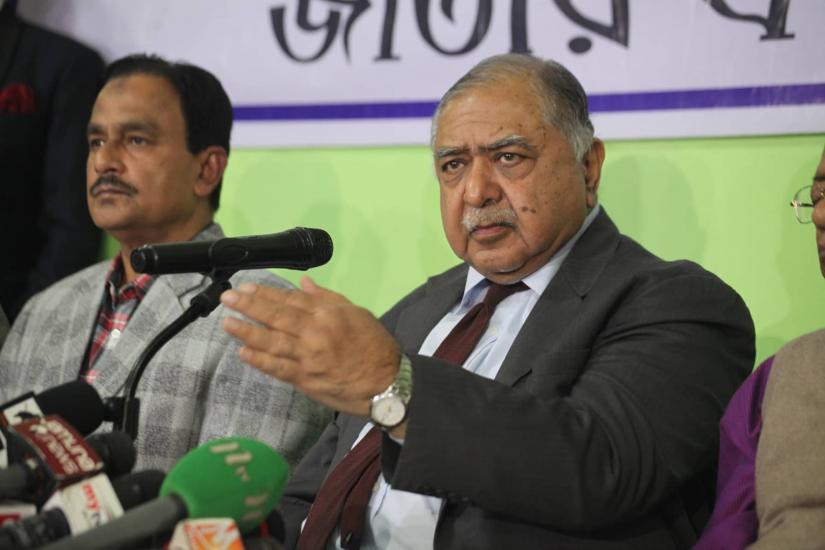 Jatiya Oikya Front Convenor Dr Kamal Hossain speaks at a media briefing in Dhaka on Friday (Dec 21).