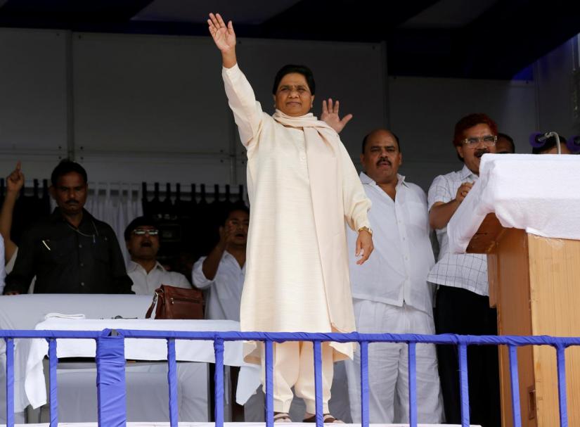 The Bahujan Samaj Party (BSP) chief Mayawati waves to her supporters during an election campaign rally on the occasion of the death anniversary of Kanshi Ram, founder of BSP, in Lucknow, India, October 9, 2016. REUTERS/File Photo