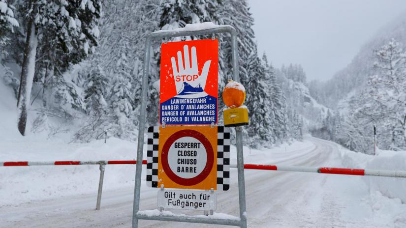 A sign warning of avalanche danger is seen on a closed road after heavy snowfall near Obertauern, Austria, January 9, 2019. REUTERS/File Photo