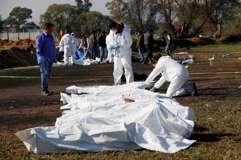 Forensic technicians tag bodies at the site where a fuel pipeline ruptured by suspected oil thieves exploded, in the municipality of Tlahuelilpan, state of Hidalgo, Mexico January 19, 2019. REUTERS