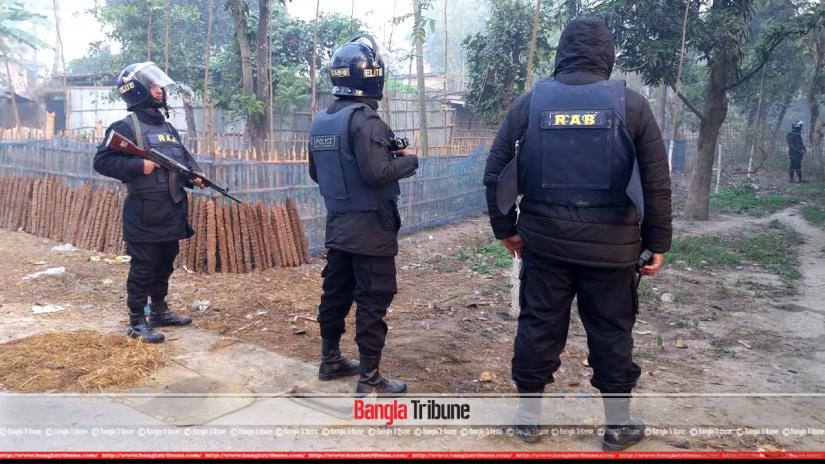 Rapid Action Battalion (RAB) has detained one person during a raid at a suspected militant den at Chapanawabganj district’s Shibnarayanpur village on Tuesday (Jan 22)