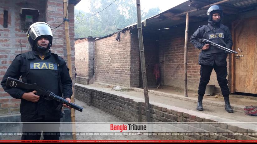 Rapid Action Battalion (RAB) has detained one person during a raid at a suspected militant den at Chapanawabganj district’s Shibnarayanpur village on Tuesday (Jan 22)