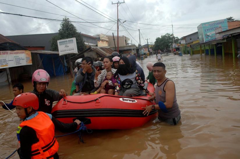 FILE PHOTO: Rescue workers push an inflatable boat as they evacuate residents following floods in Makassar, South Sulawesi, Indonesia, January 23, 2019 in this photo taken by Antara Foto. Antara Foto/ via REUTERS