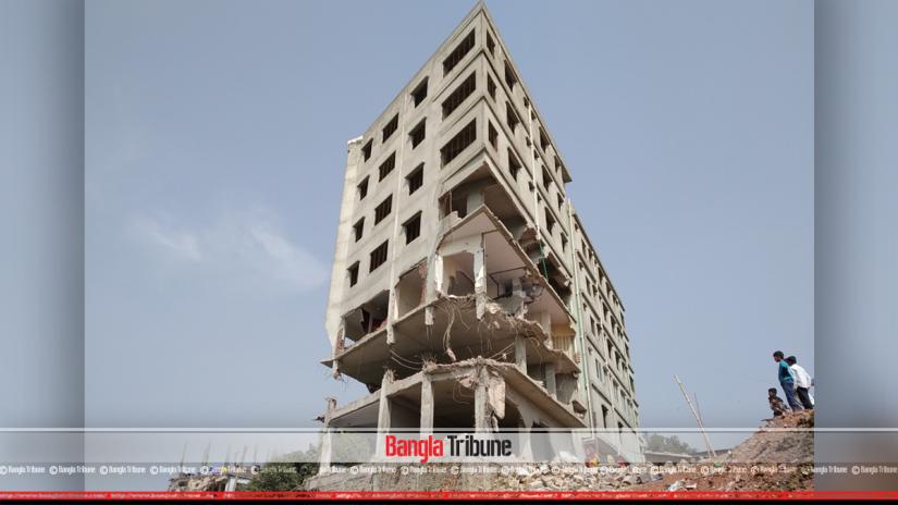 In an eviction drive at the Buriganga Banks BIWTA has taken down a number of Illegal structures, erected by influential people including political leaders and parliament members, Feb 1, 2019.