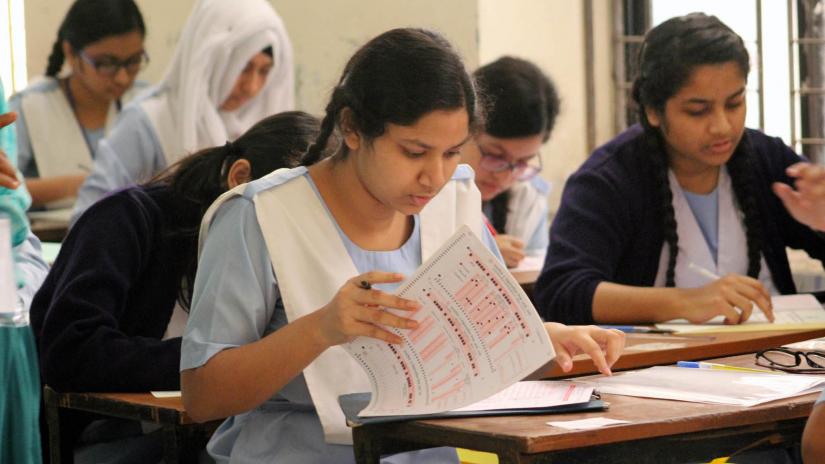A student looks on the question paper during the SSC examination at Dhaka’s Motijheel Government Boys` High School centre on Saturday (Feb 2). FOCUS BANGLA/File Photo