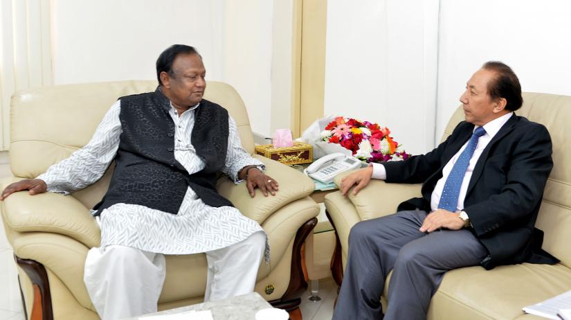 Bhutanese Ambassador in Dhaka Sonam Rabgye meets Commerce Minister Tipu Munshi at the latter’s office on Monday (Feb 4). PID