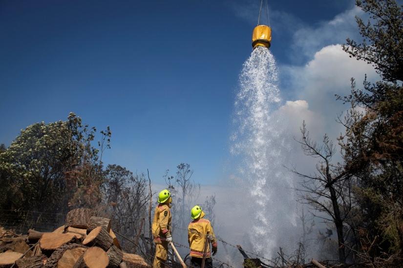 New Zealand Defence Force firefighters combat the Richmond fire near Nelson, South Island, New Zealand, February 8, 2019. Chad Sharman/New Zealand Defence Force/Handout via REUTERS