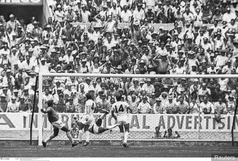 England`s Gordon Banks makes a great save from a header by Brazil`s Pele.