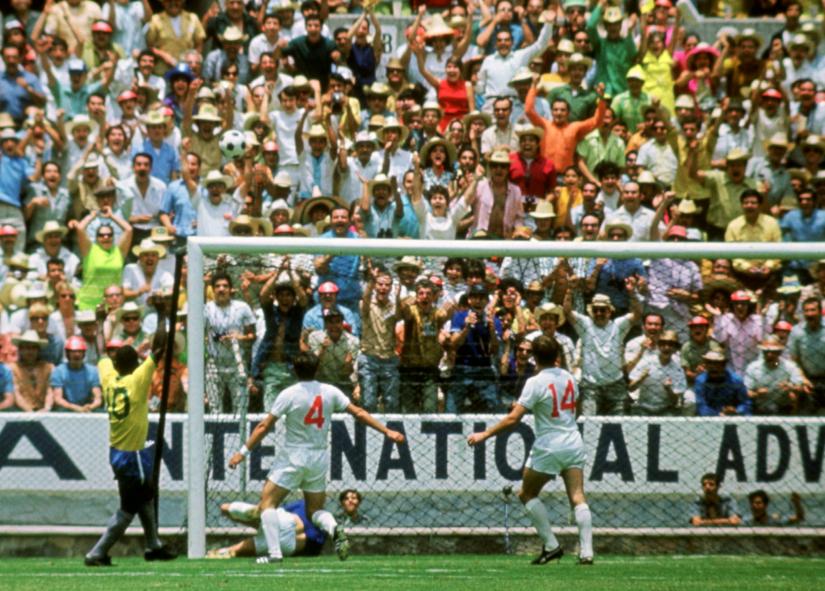 Football - 1970 FIFA World Cup - Group C - Brazil v England - Estadio Jalisco, Guadalajara - 7/6/70 England`s Gordon Banks makes an incredible save from Brazil`s Pele. Reuters/File Photo