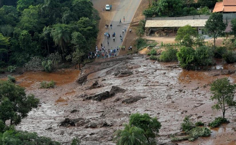 Residents are seen in an area next to a dam owned by Brazilian miner Vale SA that burst, in Brumadinho, Brazil January 25, 2019. REUTERS/File photo