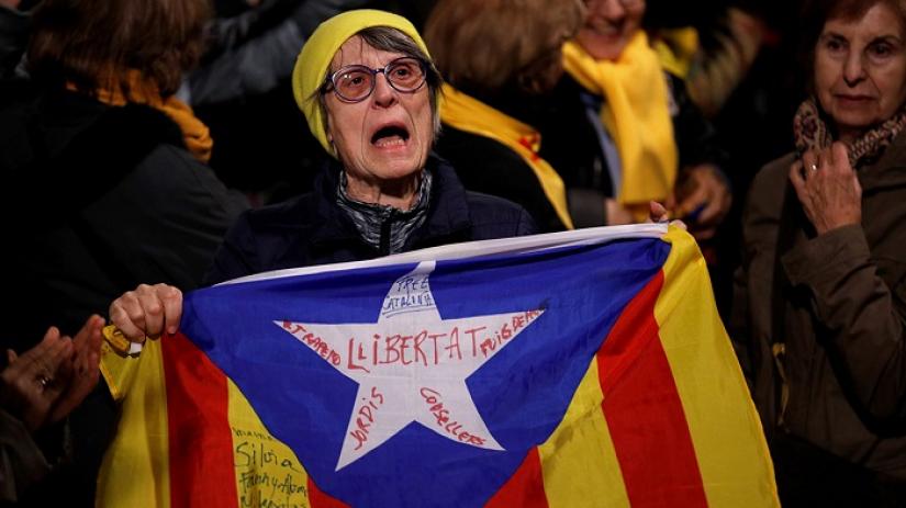 A woman holds an Estelada flag as people protest against the Supreme Court at Catalunya Square in Barcelona, Spain February 12, 2019. REUTERS