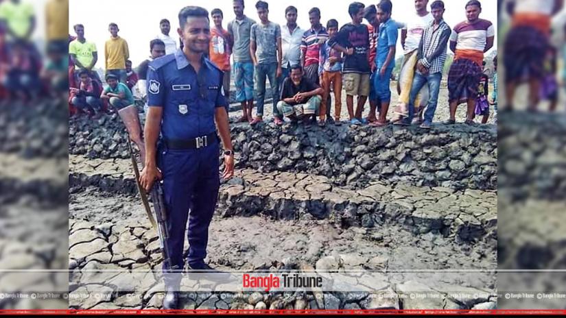 Police have recovered 32 grenades from a fish enclosure in Khulna’s Paikgachha Upazila.