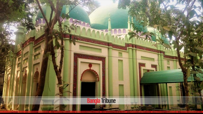 Mosque inside Daira Sharif
