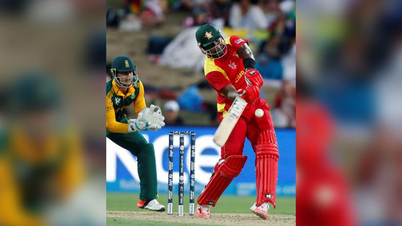 Zimbabwe`s batsman Hamilton Masakadza (R) plays a shot watched by South Africa`s Quentin De Kock during their Cricket World Cup match in Hamilton, February 15, 2015. REUTERS/File Photo