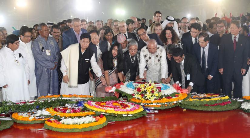 Foreign Minister AK Abdul Momen Flanked by Dhaka-based diplomats paying respects to the Language Movement martyrs. Photo/Focus Bangla