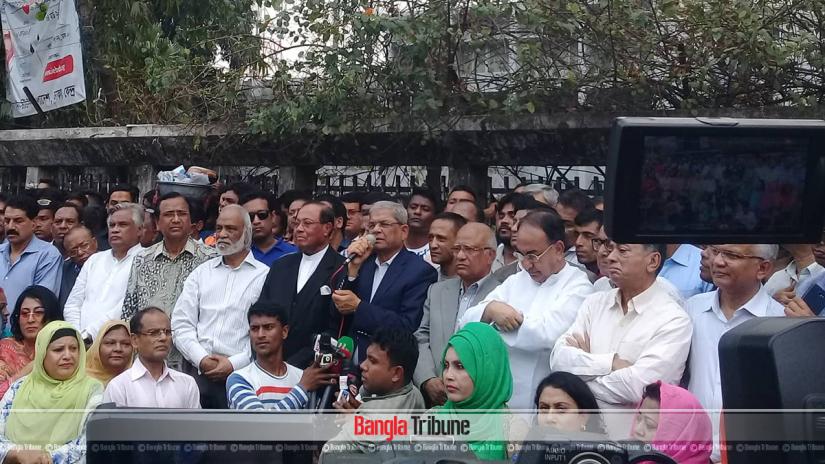 BNP Secretary General Mirza Fakhrul Islam Alamgir speaking at a human chain demonstration in front of the National Press Club on Wednesday (Mar 5).