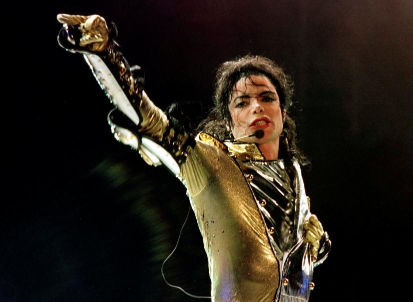 US popstar Michael Jackson performs during his `HIStory World Tour` concert in Vienna, July 2, 1997. REUTERS/file photo