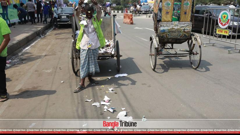 A cleaning campaign was opened in a bizarre fashion as Dhaka North City Corporation (DNCC) staffers were seen throwing papers on a clean street for newly-elected Mayor Atiqul Islam, who later kicked off the campaign. 