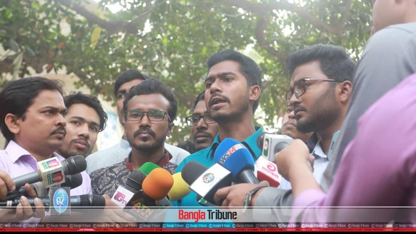 Dhaka University Central Student Union (DUCSU) Vice President-elect Nurul Haque Nur speaking to the media on Tuesday (Mar 19) in front of the Dhaka University Central Library. PHOTO: BANGLA TRIBUNE/Sazzad Hossain