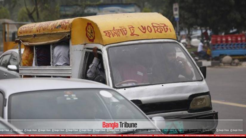 Leguna vehicles are back on the main road in the capital. Photo is taken on Tuesday (May 20). BANGLA TRIBUNE/Nashirul Islam