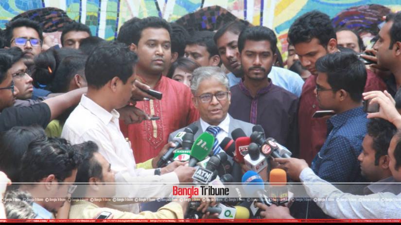Dhaka University Vice- Chancellor Dr Akhtaruzzamanspeaking to the media after the first executive meeting of the newly elected DUCSU panel on Saturday (Mar 23). BANGLA TRIBUNE/Sazzad Hossain