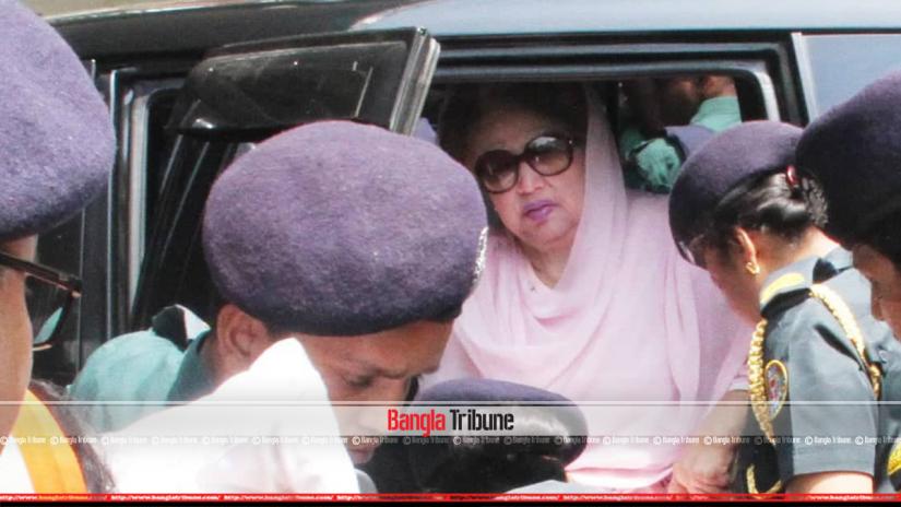 BNP Chairperson Khaleda Zia is seen coming out her vehicle at Bangabandhu Sheikh Mujib Medical University on Monday (Apr 1).