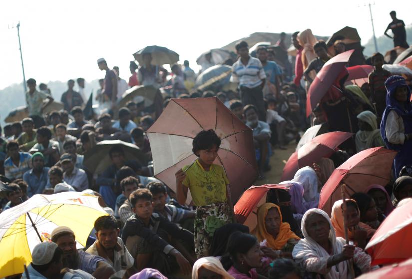 Rohingya refugees sit as they wait to receive humanitarian aid at Balu Khali refugee camp, near Cox’s Bazar, Bangladesh November 6, 2017. REUTERS/File Photo