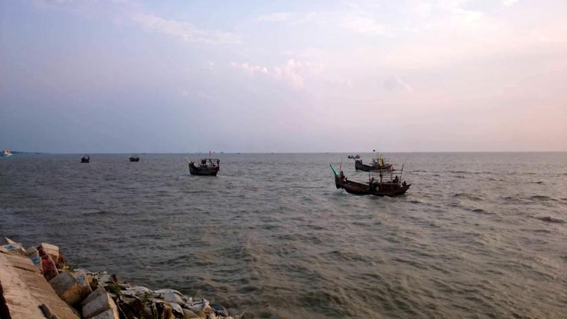 Fishermen violate the government ban on fishing in the Lakshmipur area of Meghna River. COURTESY