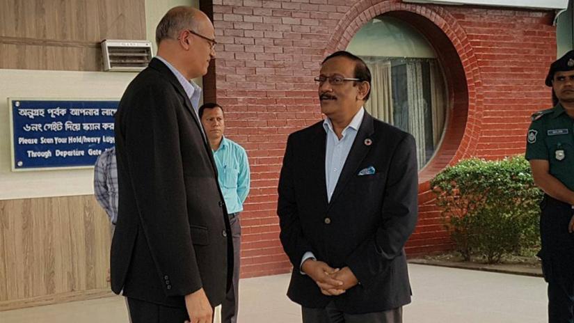 This April 2018 photo shows Bangladesh Foreign Secretary M Shahidul Haque, right, with his Indian counterpart Vijay Keshav Gokhale in Dhaka. PHOTO/UNB