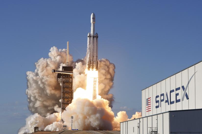 A SpaceX Falcon Heavy rocket, carrying the Arabsat 6A communications satellite, lifts off from the Kennedy Space Center in Cape Canaveral, Florida, U.S., April 11, 2019. REUTERS