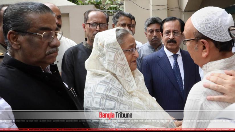 Soon after Zayan’s body was taken to Sheikh Selim’s Banani residence around 1.30pm, Prime Minister Sheikh Hasina, who returned from Brunei on Tuesday (Apr 23) went there to console the bereaved family. BANGLA TRIBUNE/NASHIRUL ISLAM