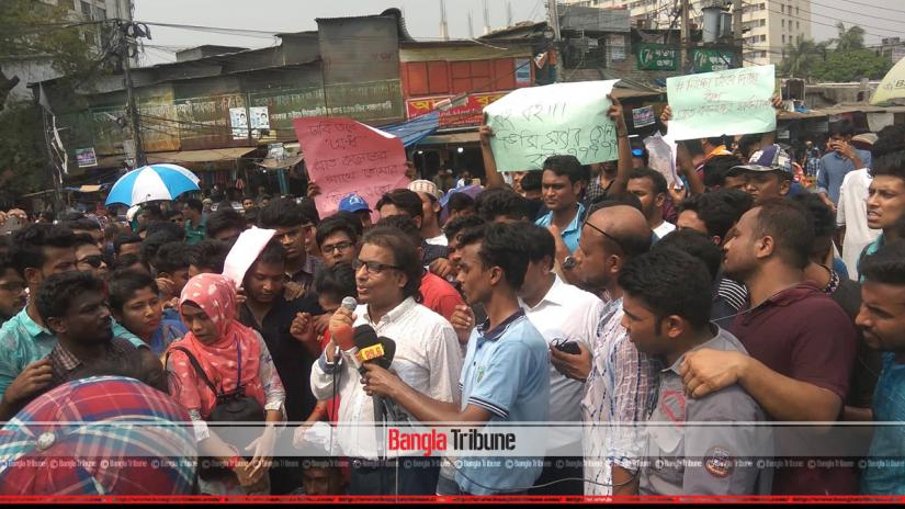 DU Proctor Golam Rabbani speaking to the protesters on Wednesday (Apr 24). PHOTO: BANGLA TRIBUNE/Sazzad Hossain