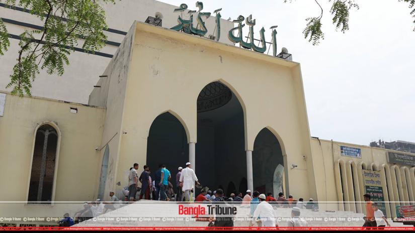 Devotees join the Jumuah prayers at Baitul Mukarram National Mosque on Friday (Apr 26). BANGLA TRIBUNE/Sazzad Hossain