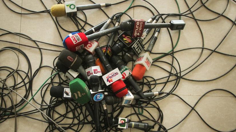 Mass media is facing lack of reliability. Union leaders have said that to overcome this calamity, media workers, owners and media organisations have to work together with government’s participation. 