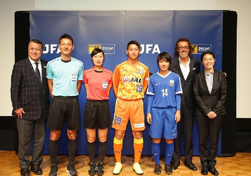 Women’s International Referee Yoshimi Yamashita (Second from left)/PHOTO: JFA