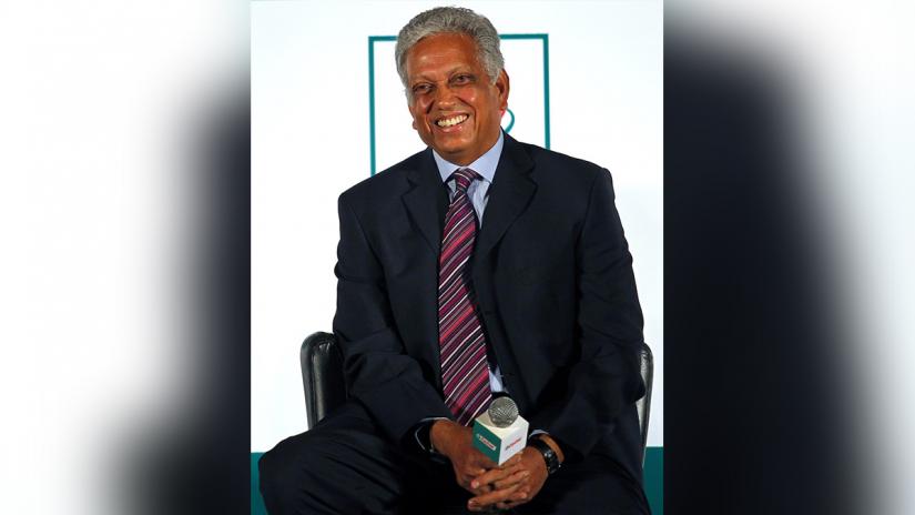 Former Indian cricket player Mohinder Amarnath smiles after receiving the `Lifetime Achievement` award at a function in Mumbai Jan 28, 2011. REUTERS/FILE PHOTO