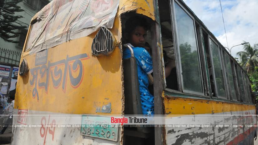 Public transport such as buses and minibuses has grown at a very insigniﬁcant rate in Dhaka. Photo: NASHIRUL ISLAM