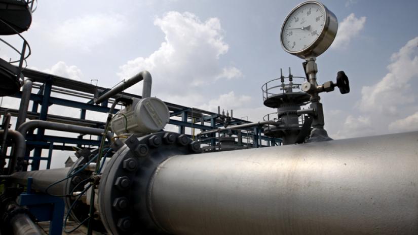 Industries, power and fertilizers will be given priority in terms of gas pipeline clearance while it will be halted for residential, commercial and filling station purposes. FILE PHOTO
