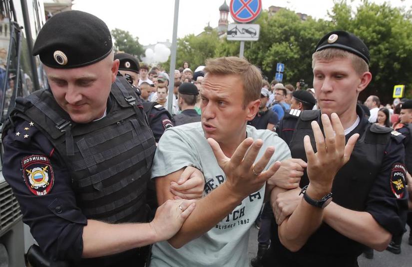 Policemen detain Russian opposition leader Alexei Navalny during a rally in support of investigative journalist Ivan Golunov, who was detained by police, accused of drug offences and later freed from house arrest, in Moscow, Russia June 12, 2019. REUTERS