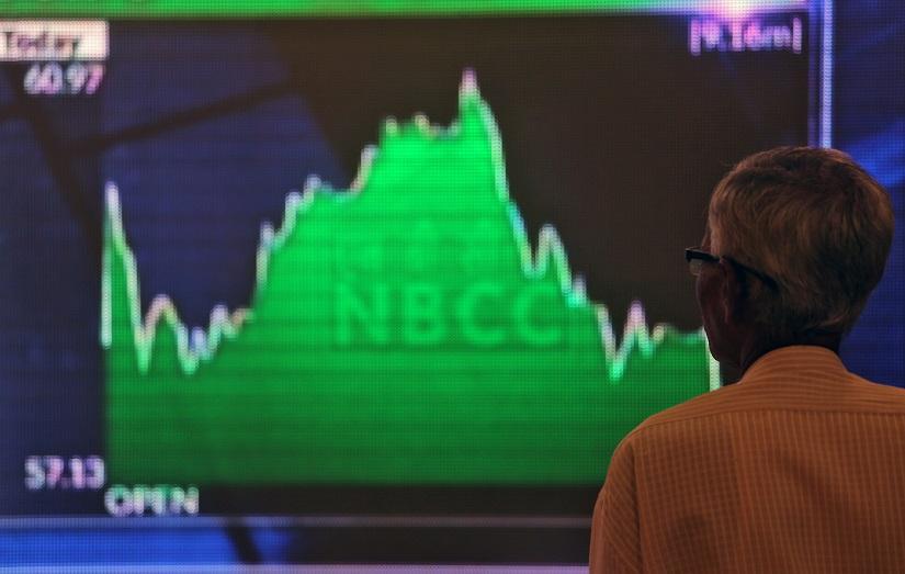A man looks at a screen displaying news of markets update inside the Bombay Stock Exchange (BSE) building in Mumbai, India, May 23, 2019. REUTERS/File Photo