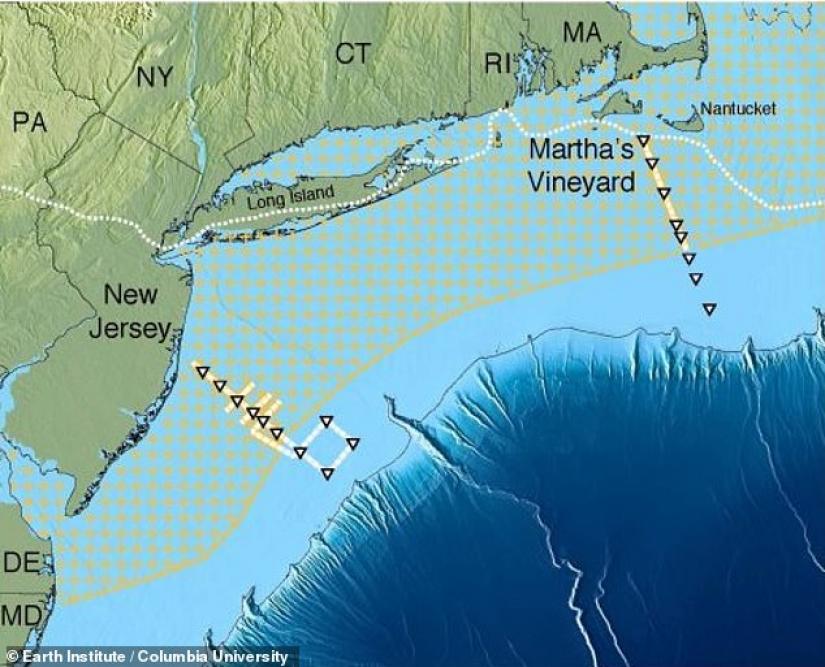 Scientists have mapped a huge aquifer off the US Northeast (hatched area). Solid yellow or white lines with triangles show ship tracks. Dotted white line near shore shows edge of the glacial ice sheet that melted about 15,000 years ago. Further out, dark blue, the continental shelf drops off into the Atlantic abyss.