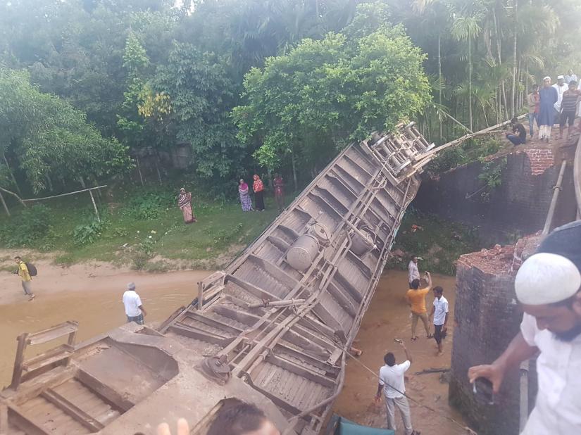 Photo shows one of the derailed bogies of Upaban Express train at Baramchal in Moulvibazar’s Kulaura upazila during a rescue operation in the early hours of Monday, June 24, 2019 Dhaka Tribune
