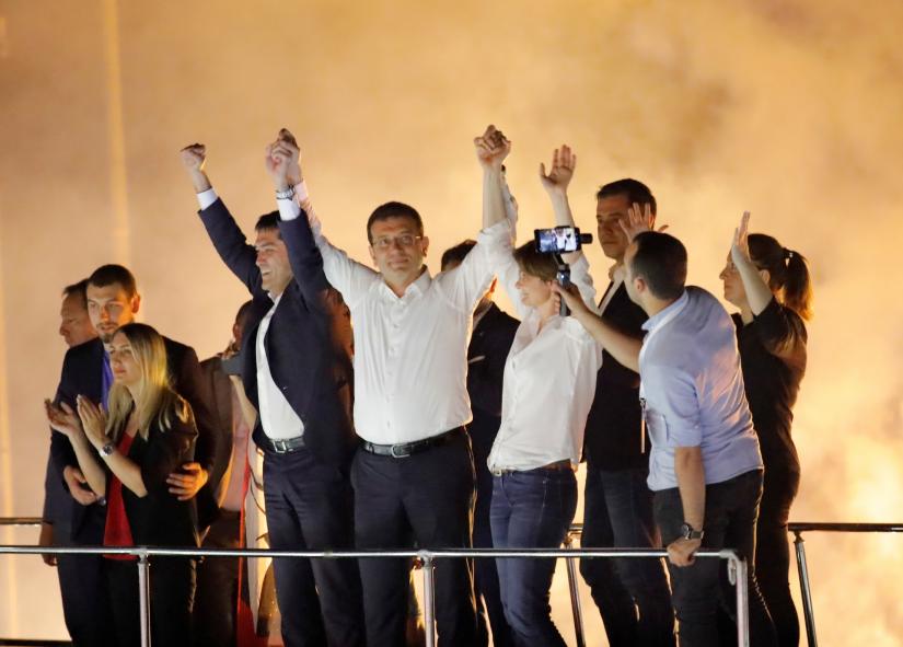 Ekrem Imamoglu, mayoral candidate of the main opposition Republican People`s Party (CHP), greets supporters at a rally of in Beylikduzu district, in Istanbul, Turkey, June 23, 2019. REUTERS