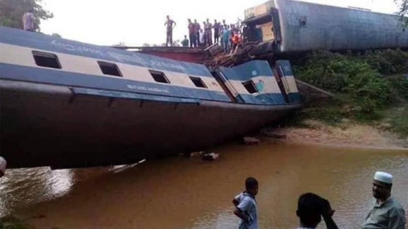 Railway connection between Dhaka, Chattogram and Sylhet has resumed after nearly one day after a Dhaka-bound intercity train from Sylhet, Upaban Express derailed and fell off a bridge at Baramchal in Moulvibazar’s Kulaura upazila late on Sunday night. PHOTO: Focus Bangla