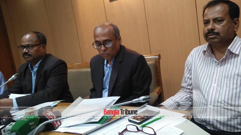 Bangladesh Bank Executive Director Md Sirajul Islam announces the liquidation of People’s Leasing and Financial Services at a media briefing in Dhaka on Wednesday (Jul 10).