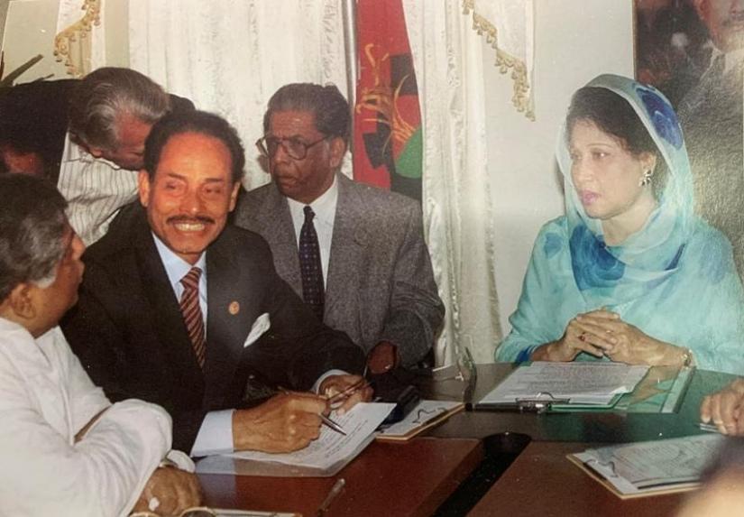 Naziur Rahman Manzur (L) was Ershad`s close ally was part of an alliance led by Khaleda Zia in 1999. Photo: Collected