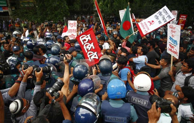 Activists of Left Democratic Alliance are in a scuffle while approaching Secretariat from Jatiya Press Club on Sunday, July 14, 2019 PHOTO/Mehedi Hasan